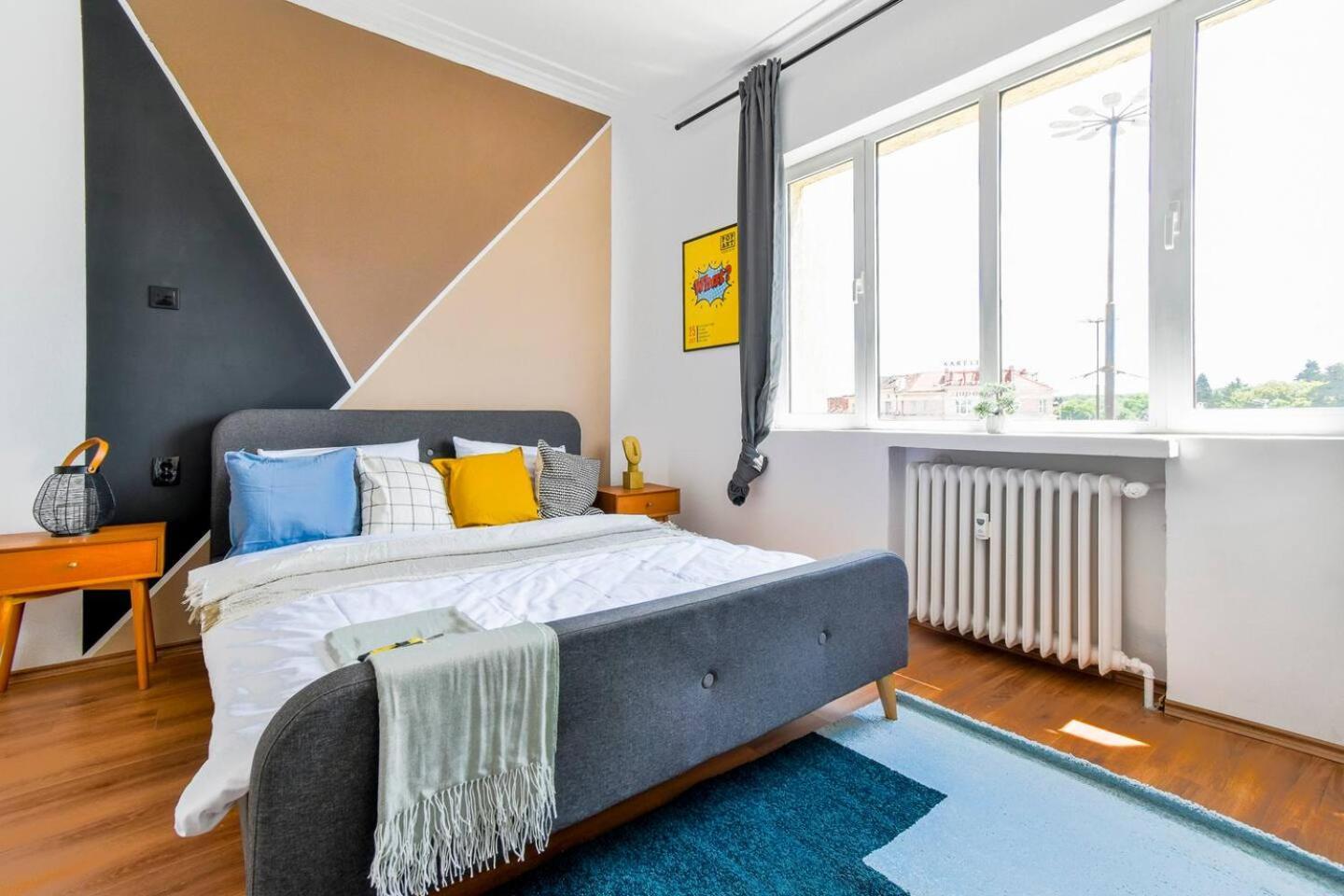 Super Fresh! 3Bdr Apartment In Sofia Center'S Artistic Area Екстериор снимка