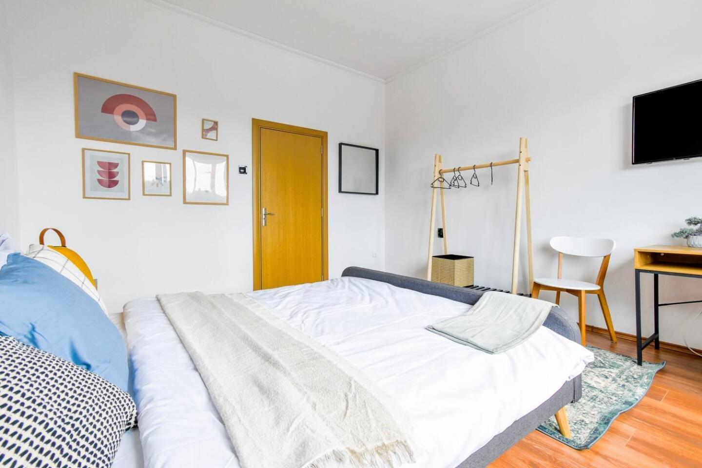 Super Fresh! 3Bdr Apartment In Sofia Center'S Artistic Area Екстериор снимка