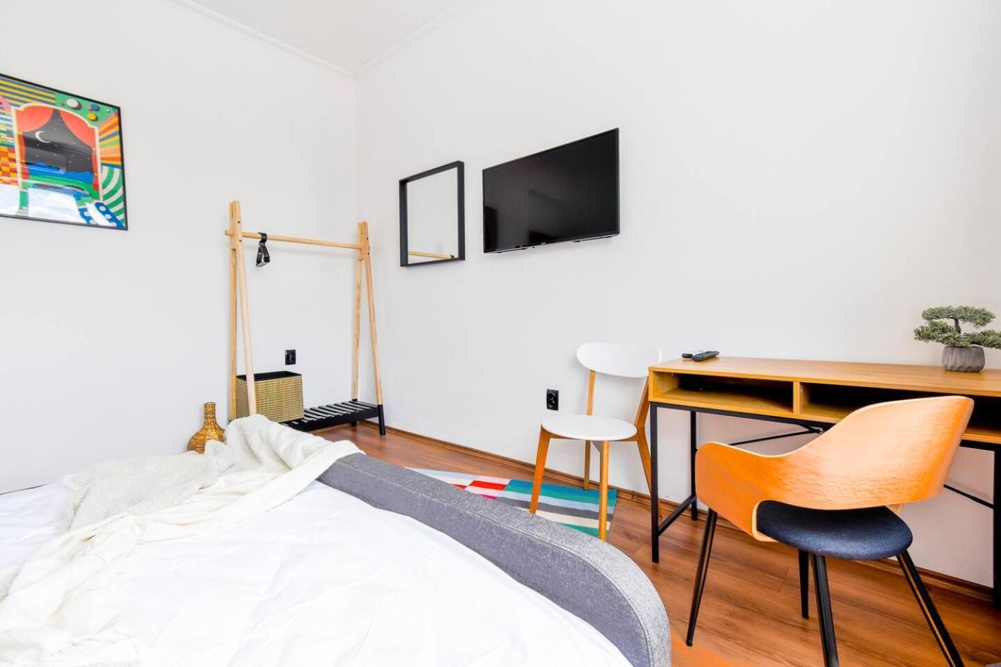 Super Fresh! 3Bdr Apartment In Sofia Center'S Artistic Area Екстериор снимка