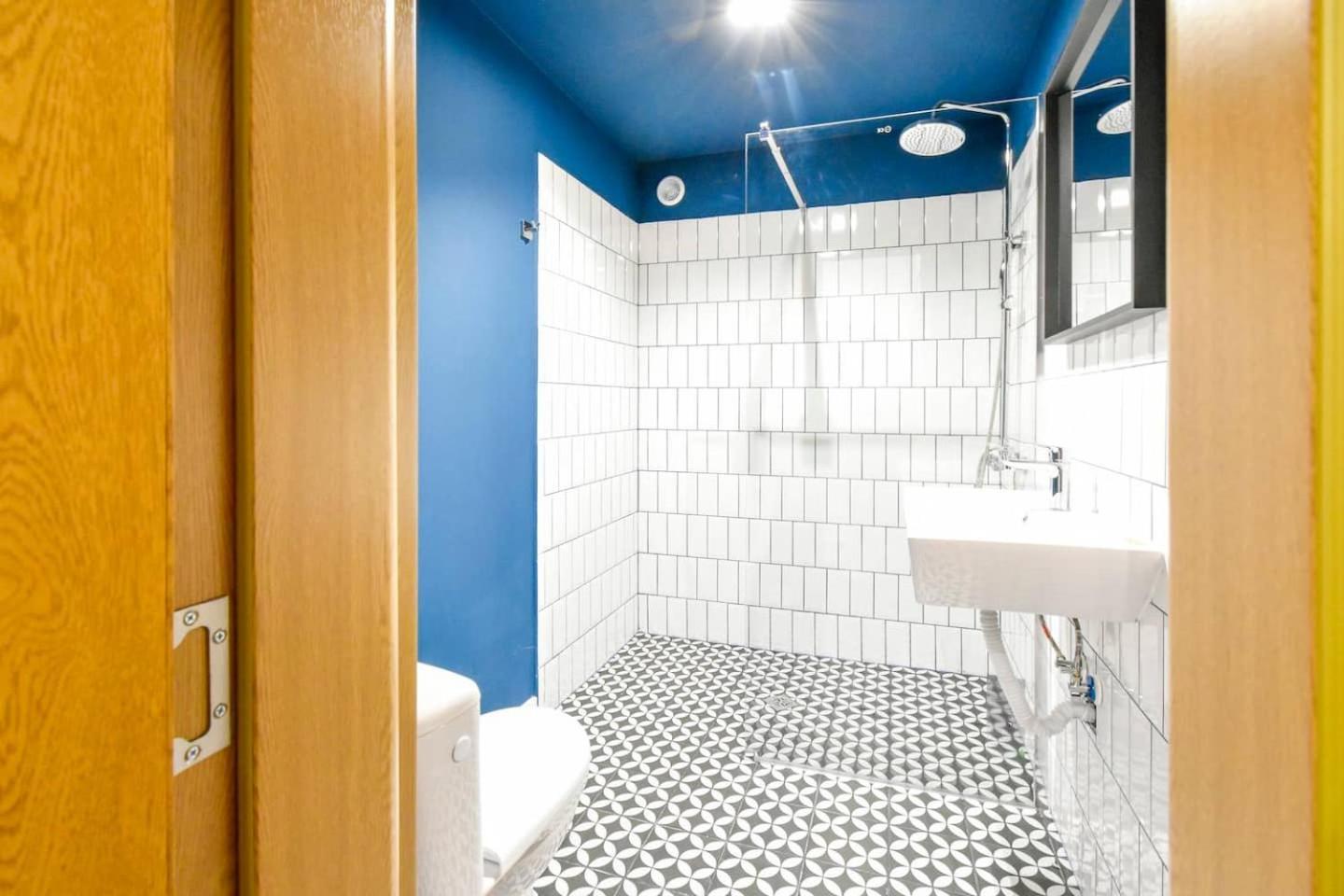 Super Fresh! 3Bdr Apartment In Sofia Center'S Artistic Area Екстериор снимка