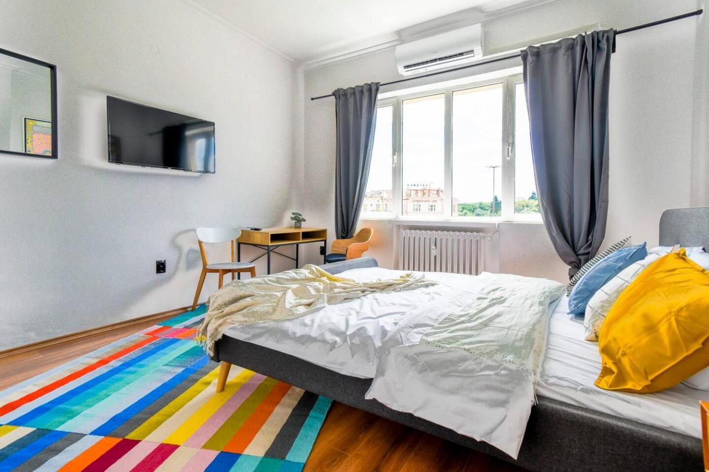 Super Fresh! 3Bdr Apartment In Sofia Center'S Artistic Area Екстериор снимка