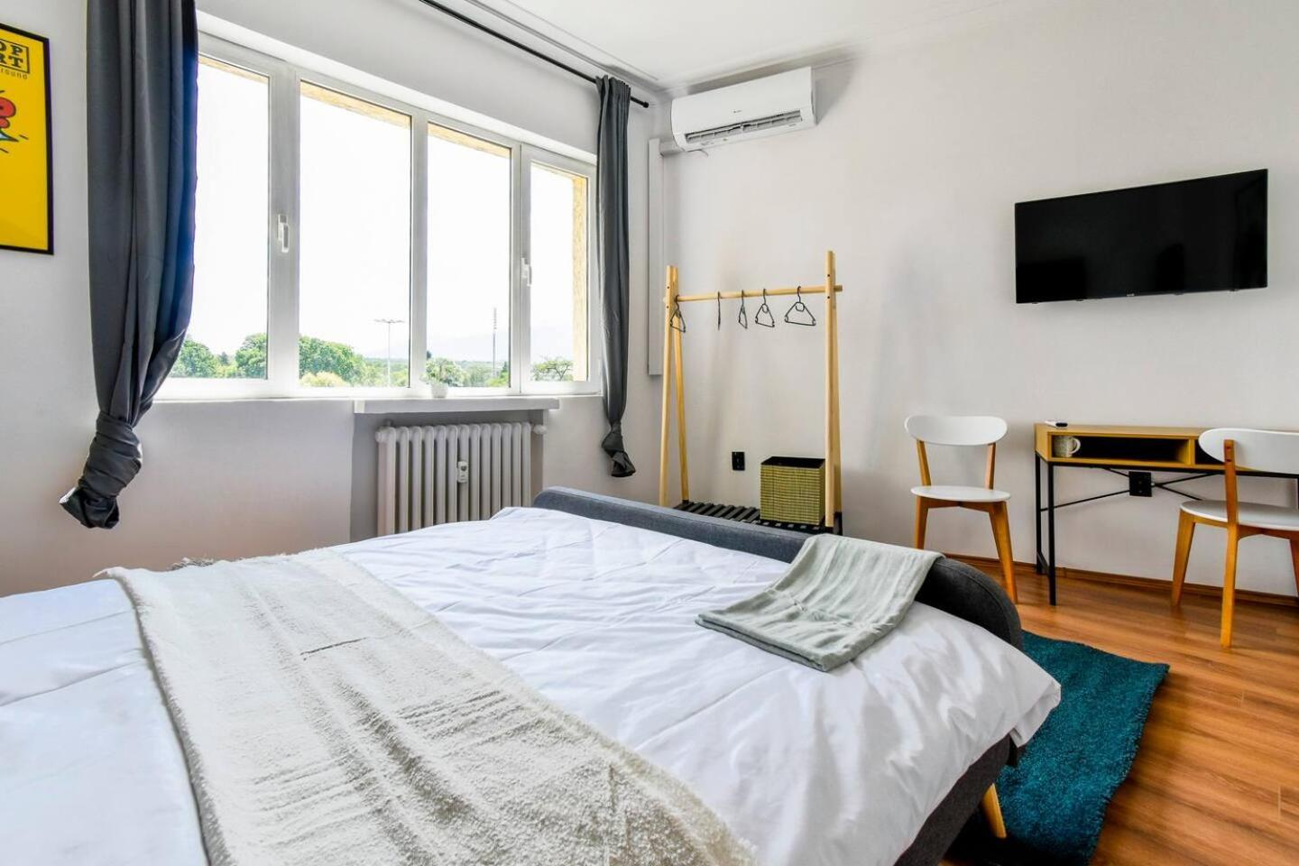 Super Fresh! 3Bdr Apartment In Sofia Center'S Artistic Area Екстериор снимка